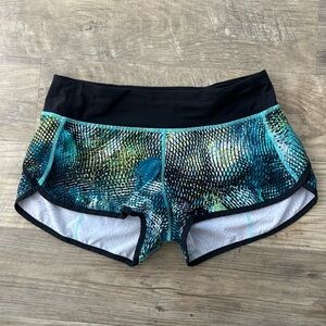 Rare Lululemon Seawheeze Women's Patterned Shorts size 6